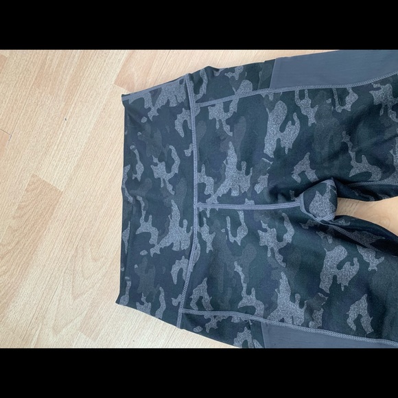 Fabletics high waisted camo leggings with pockets - Picture 8 of 13